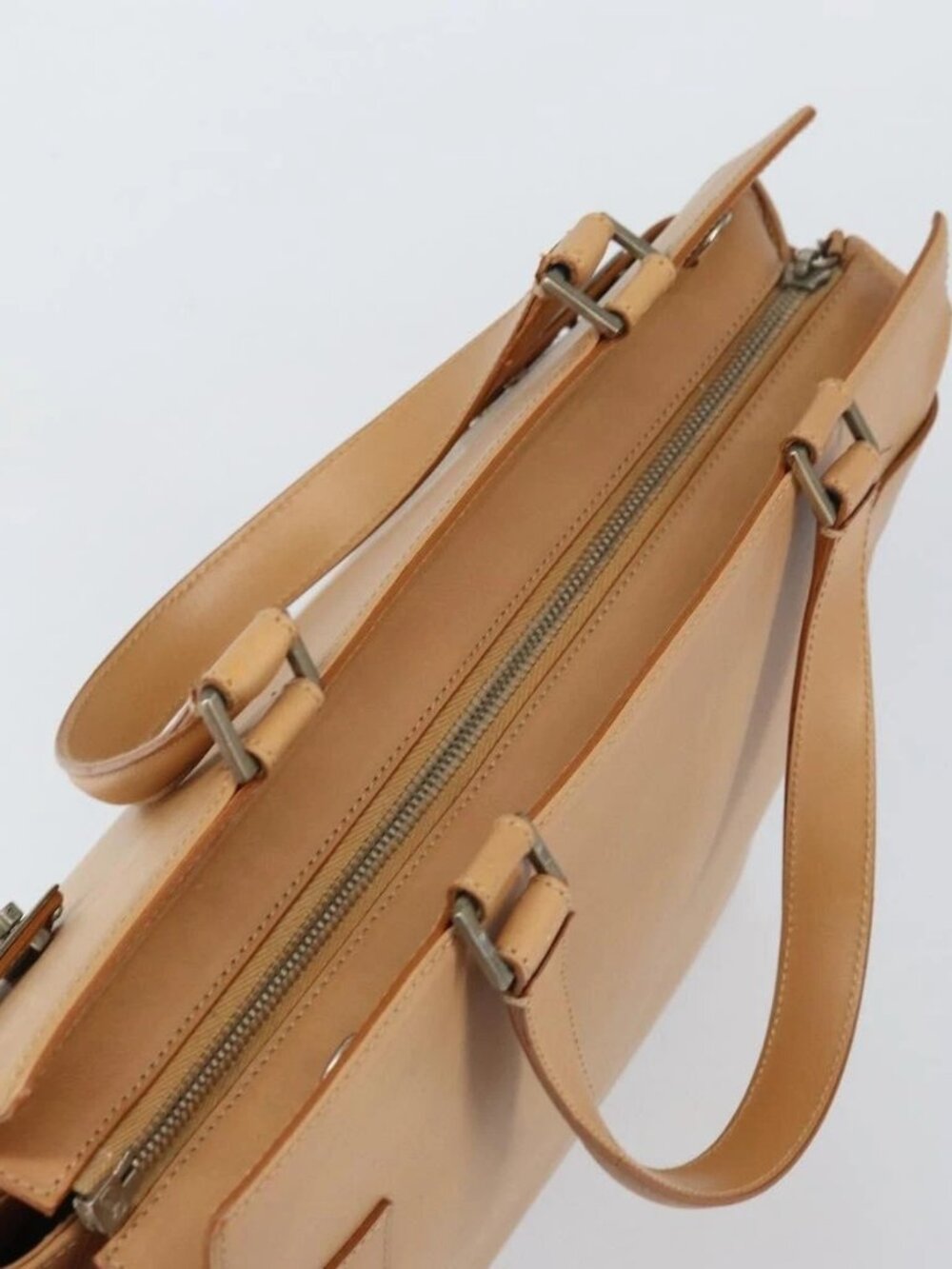 Salvatore Ferragamo Gancini Tote Bag Leather Beige Gold Auth 160685 - Picture 6 of 16